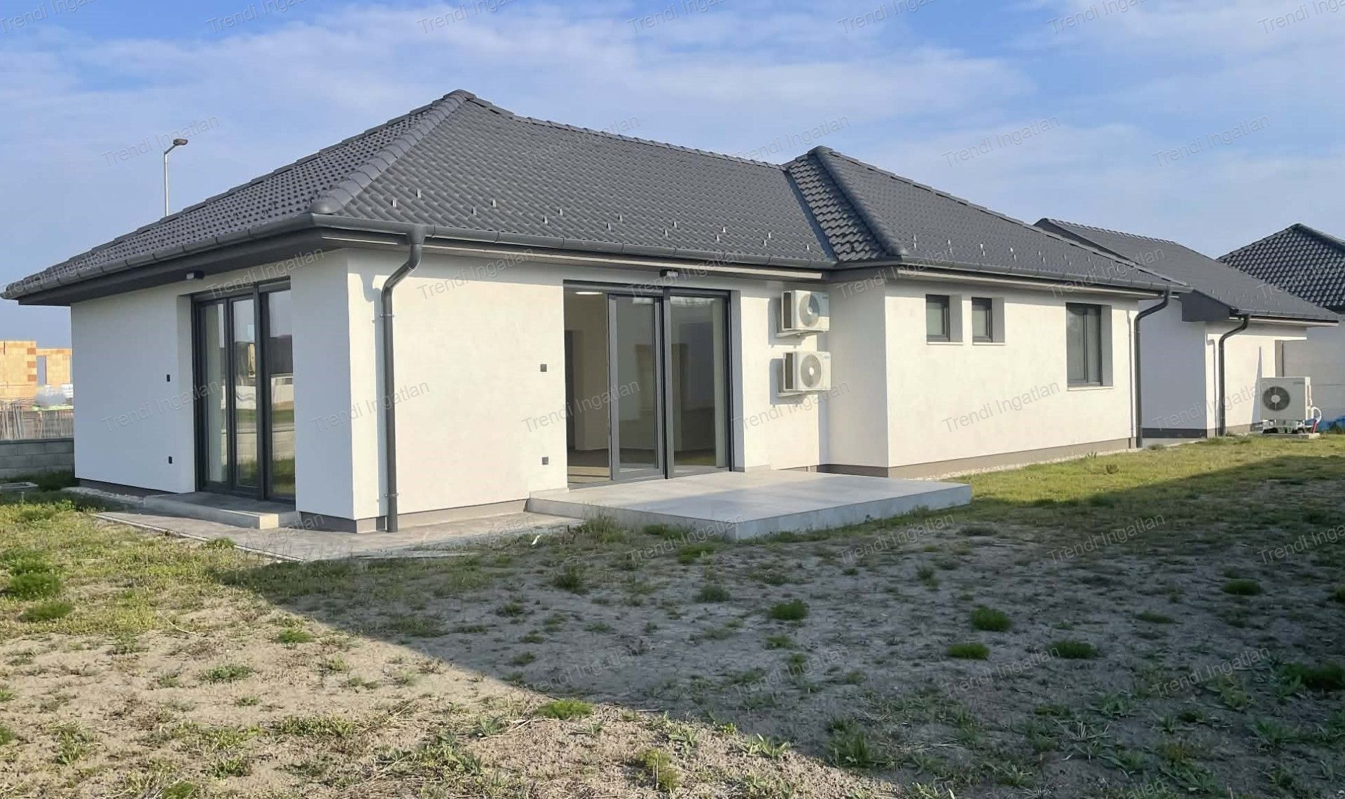 Nappali + 3 szobás ikerház garázzsal eladó