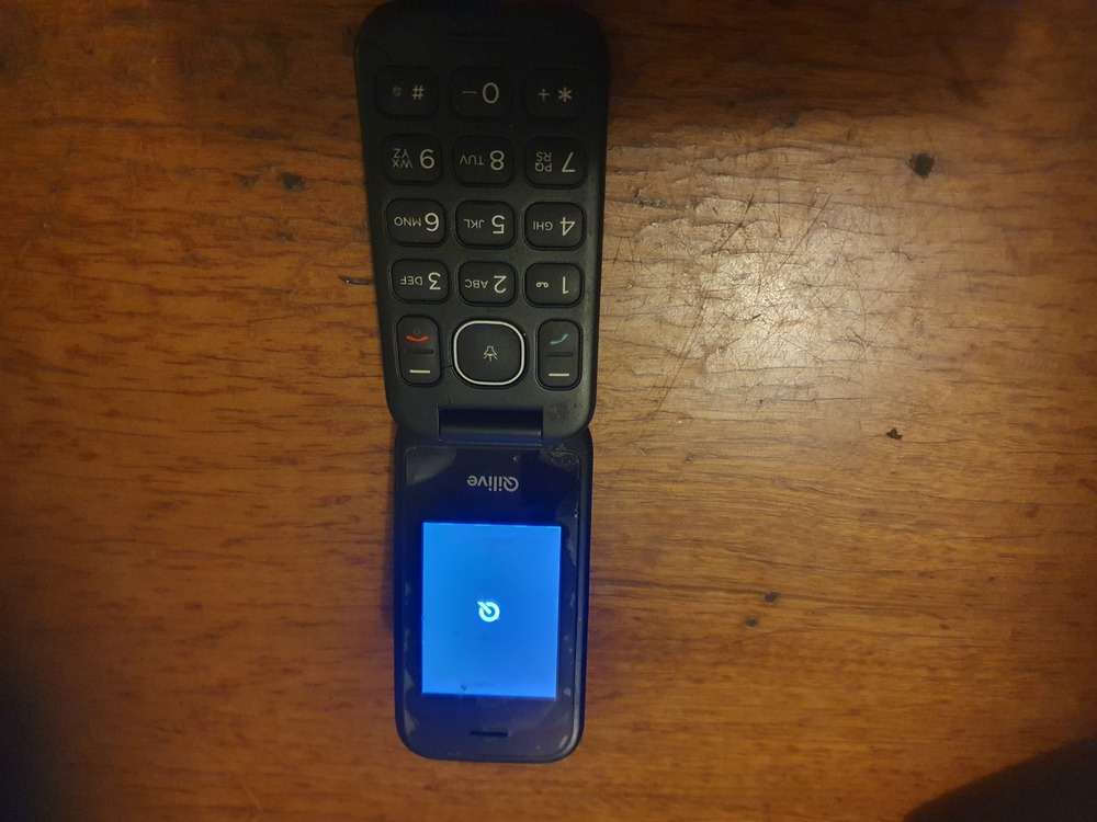 Qilive szétnyitható telefon(dualsim)