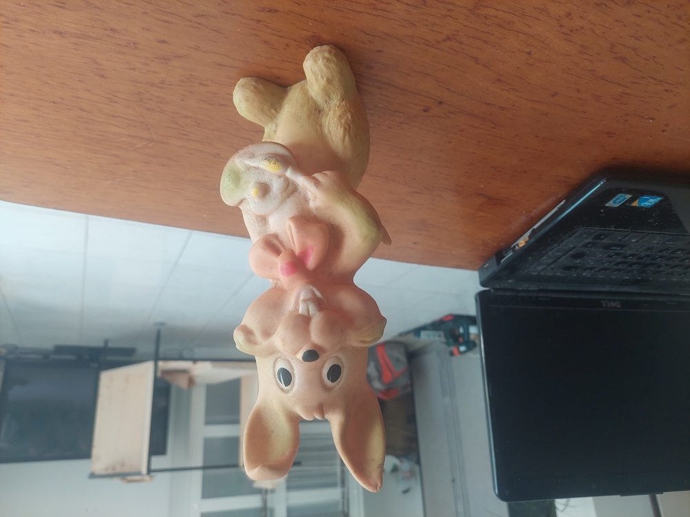 Retro sipolós gumijáték nyuszi