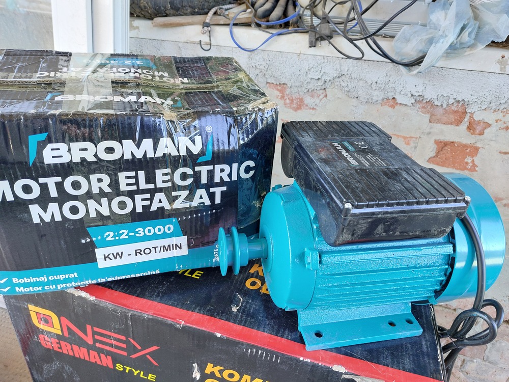 Broman 2.2kW-os egyfázisú villanymotor ford;3000/perc tengely 24 mm, szijtárcsa 55 mm külső átmérő. Csak kipróbálva volt ár 30 ezer ft.