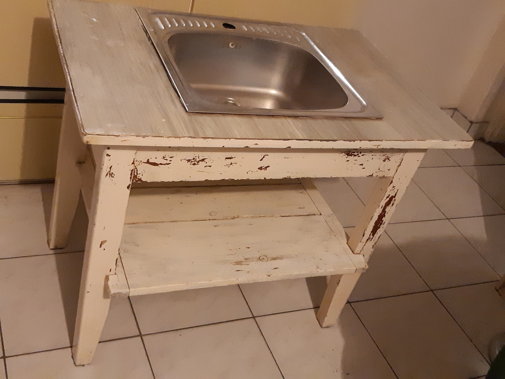 Fa asztalból kialakított mosogató 57x89cm széles