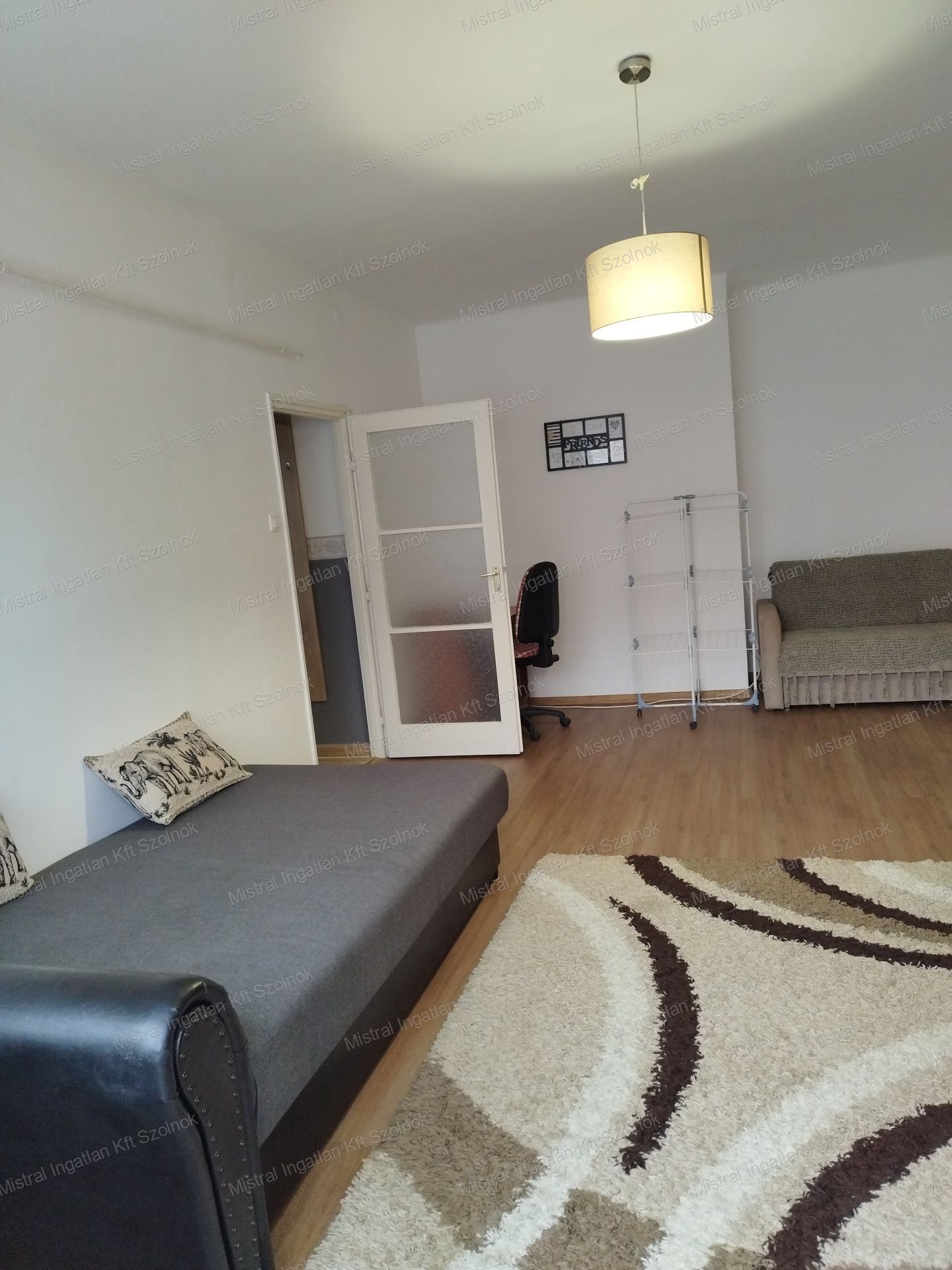 Szolnok , Tallinn városrészben , felújított , 50 m2-es lakás eladó!