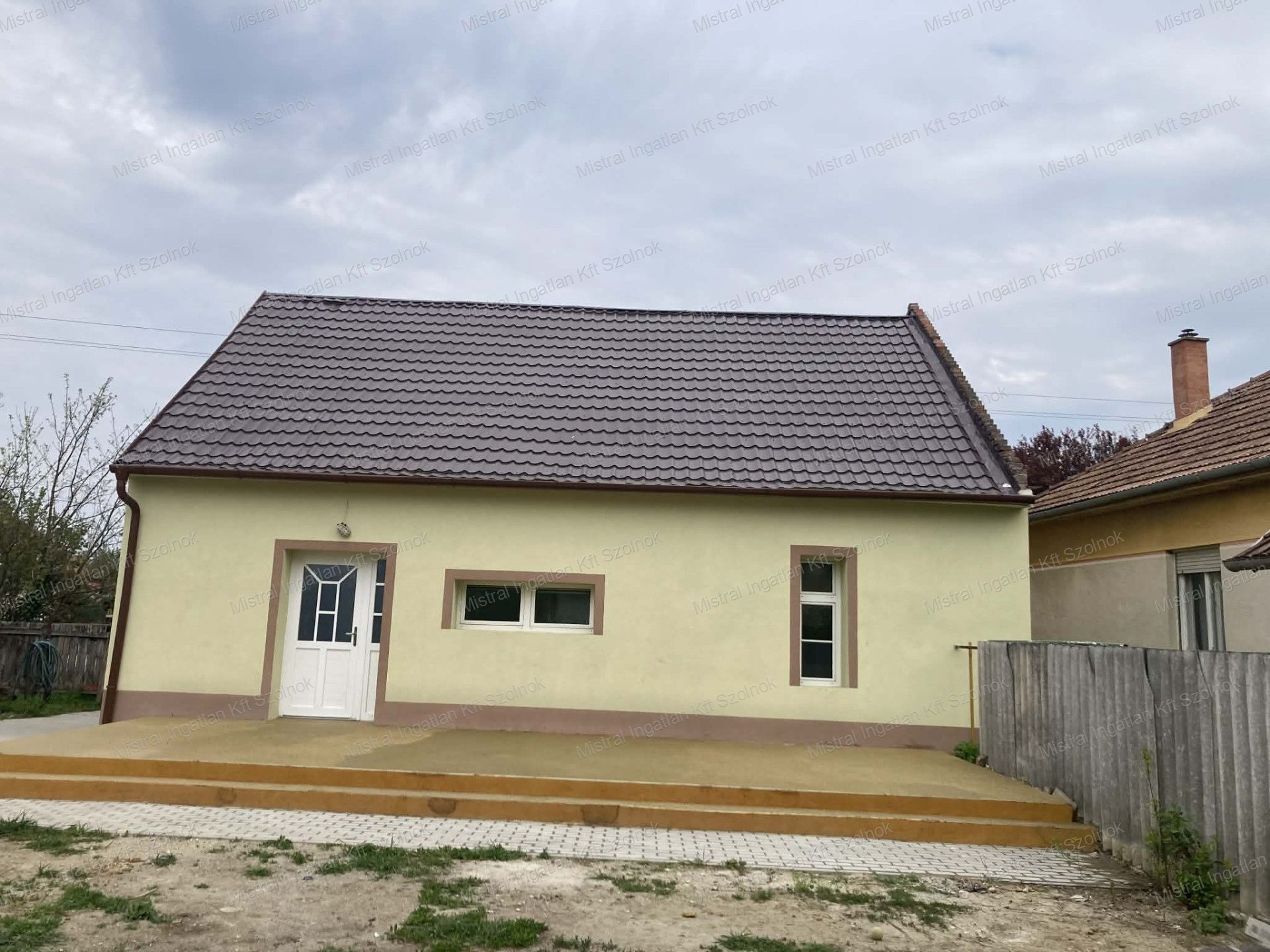 Eladó Zagyvarékason 2 szobás felújított családi ház