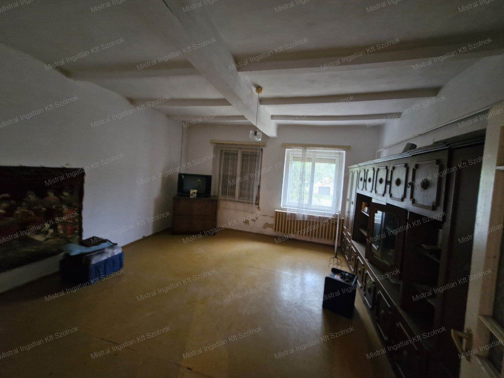 Rákóczifalván eladó egy 80 m2-es 2 szobás felújítandó családi ház !