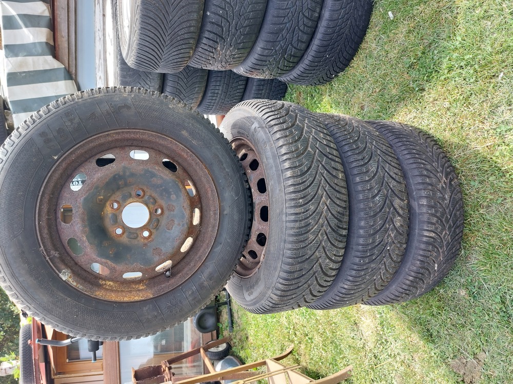 Vw Lemez felni téli szett 5 x 112 195-65-15 gumik 25 ezer ft/szett.