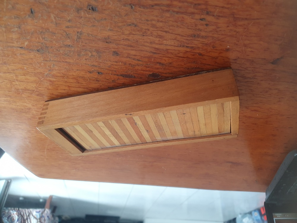 retro rolós fatolltartó