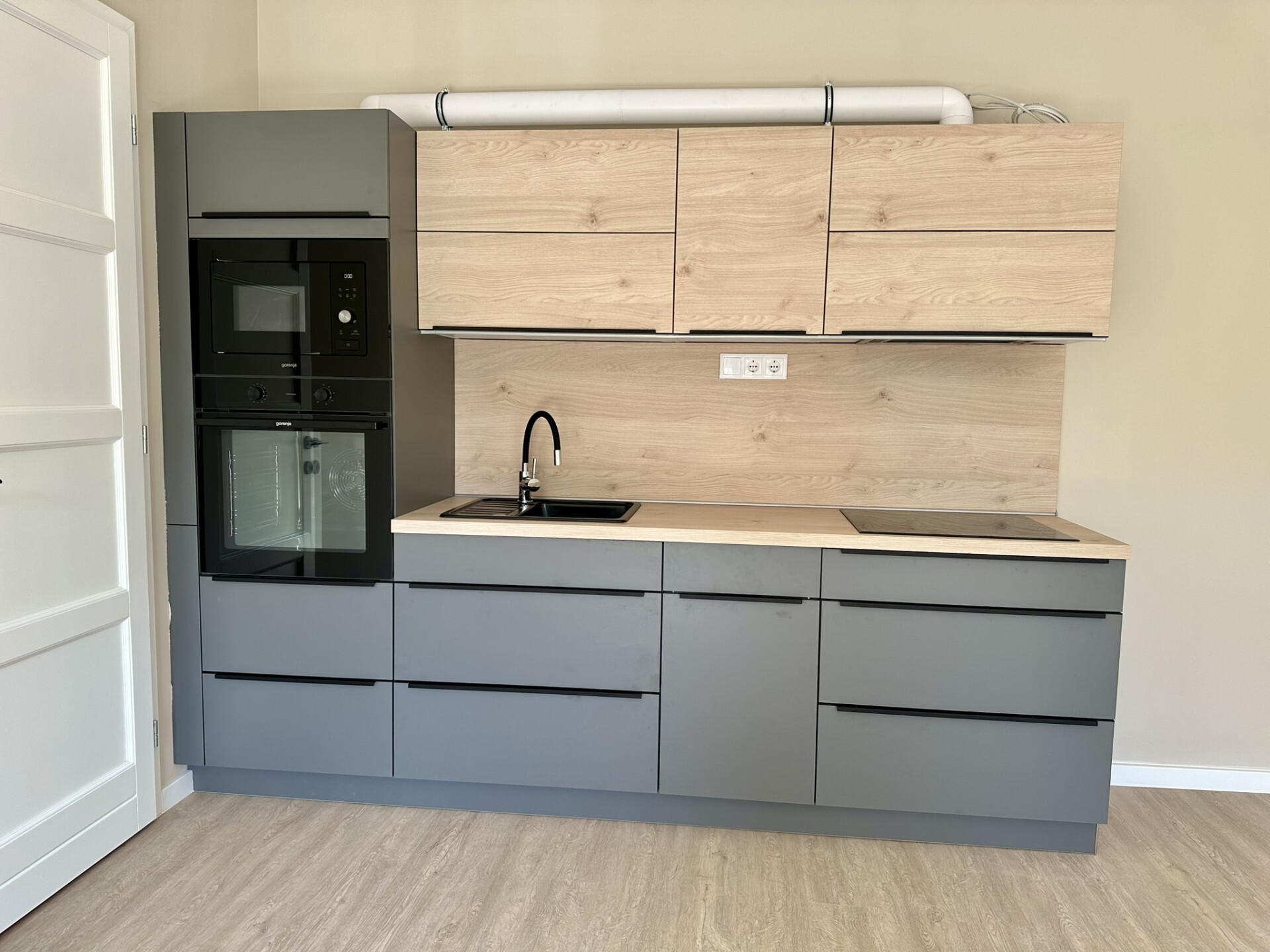 Győr-Nádorvárosban, a Zrínyi utcában földszinti, csendes belső udvari 50 m²-es lakás kiadó Új kialakítású, modern otthon kis terasszal – első használóra várva  IDEÁLIS SZÁMODRA EZ A LAKÁS, HA  Te szer