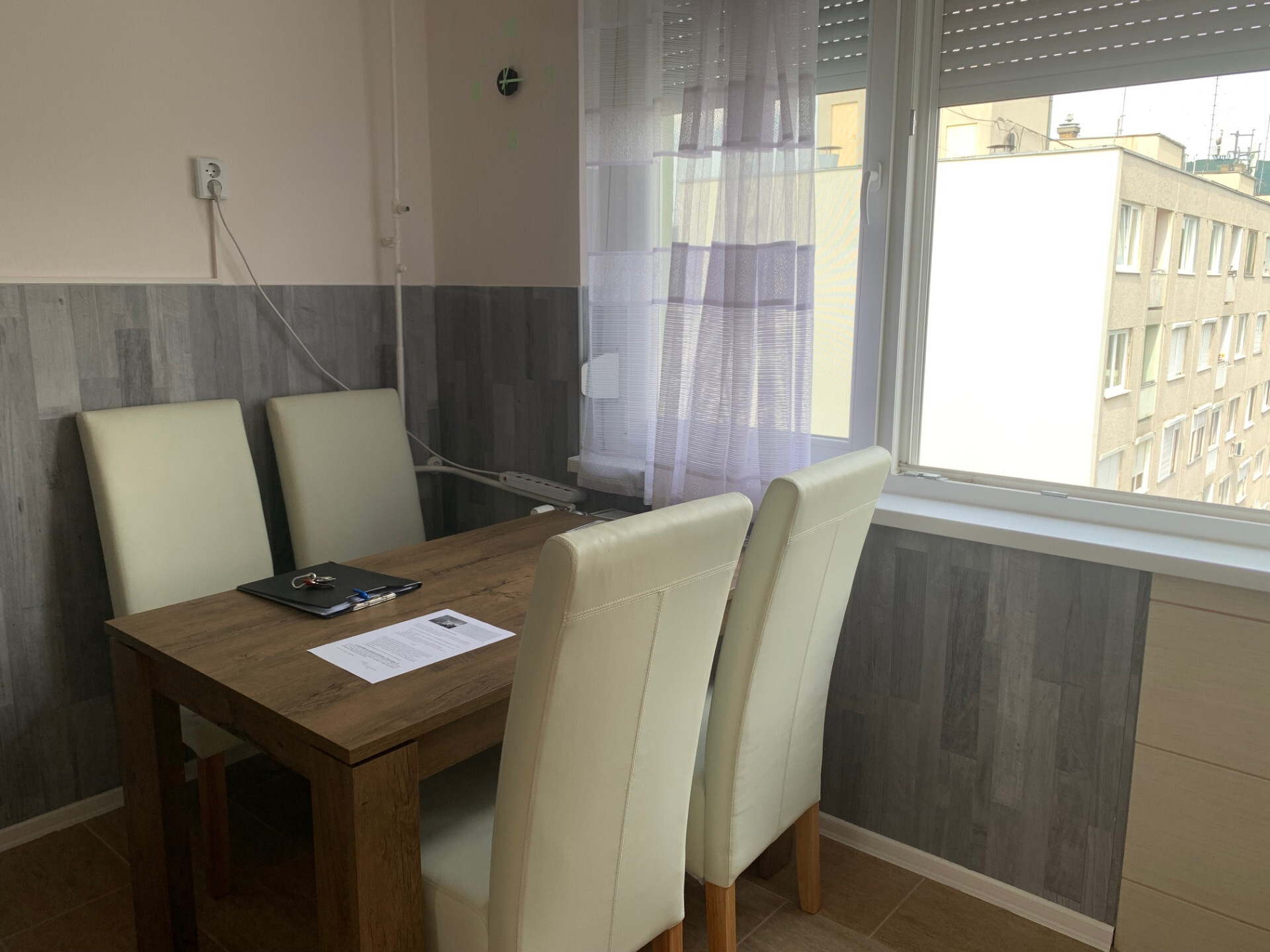 Eger Felsővárosban felújított, 54 m²-es, 1+2 fél szobás+erkélyes lakás, szigetelt+liftes társasházban eladó!