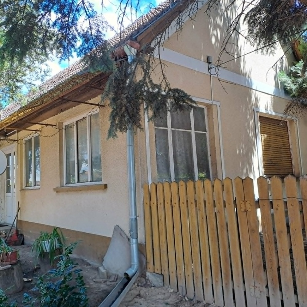 Pilisen 60 m2-es, 2 szobás családi ház 1227 m2-es telekkel