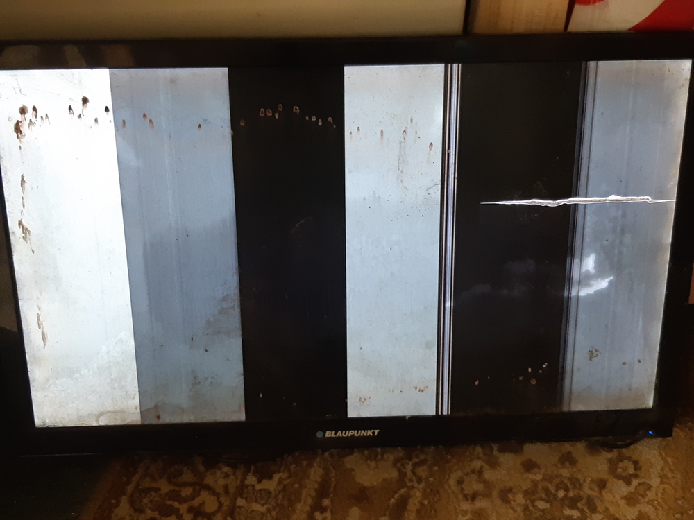 Blaupunkt 32/188N-GB-5B-1HBQKU-DE LCD TV 32" 81cm törött kijelzővel