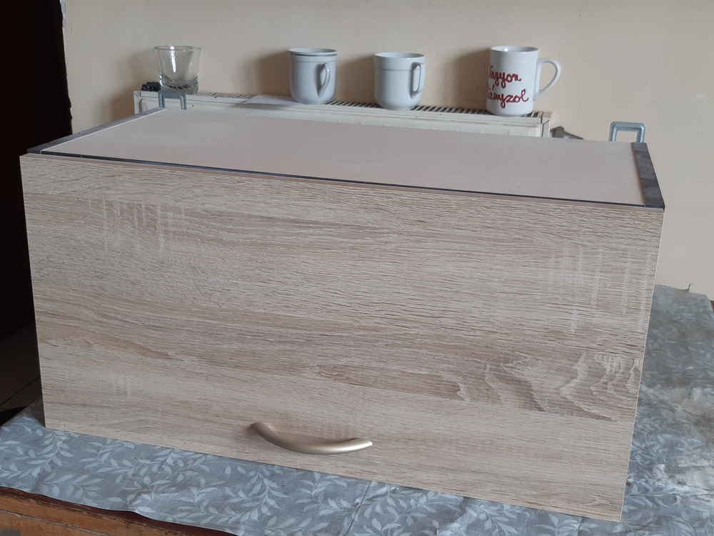 Fali kis szekrény felnyitós 60x30cm magas