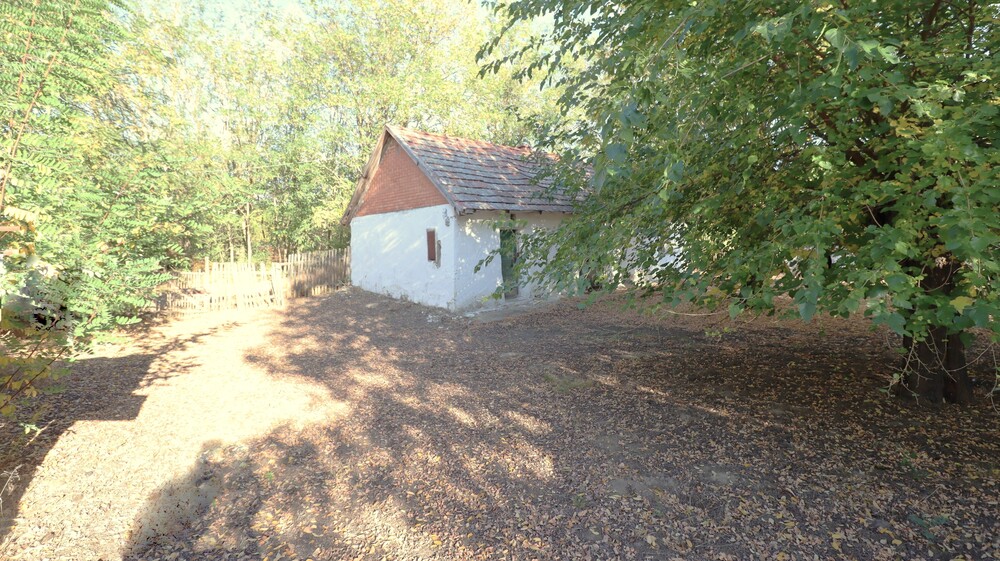 1,9 hektáros birtok régi tanyával eladó